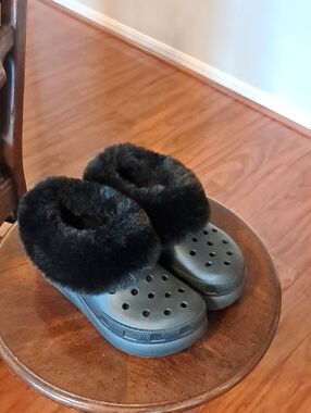 CROCS Black Fuzzy Lined Classic Clog